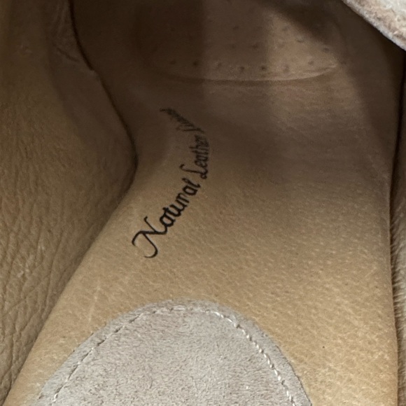 Sofft Women's Tan Suede Sandals, leather lined footbed. Non-slip sole. - Picture 6 of 7